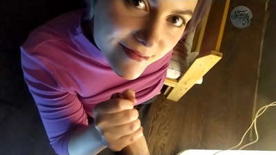 एक डिक साजिश और एक अच्छा गहरा घूंट के साथ विशिष्ट रूसी घर अश्लील